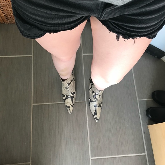 Isaac Mizarahi snakeskin booties, size 6 - Picture 6 of 7